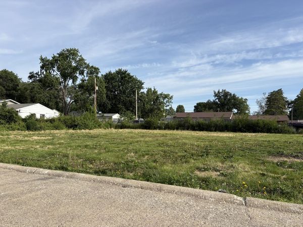 1009 N Cunningham Avenue , Urbana, IL 61802