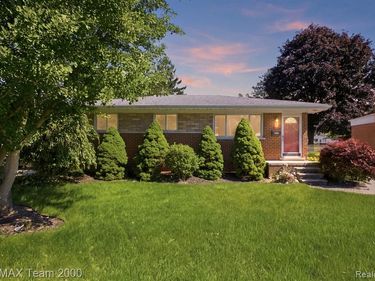 31906 Cambridge Street, Garden City, MI 48135