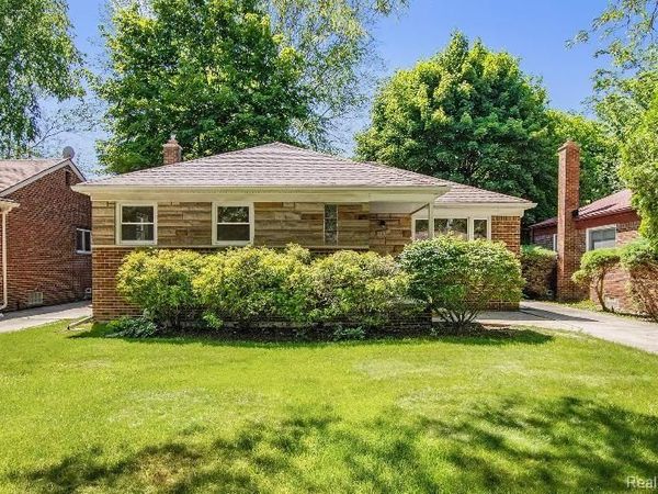 21905 SUSSEX Street, Oak Park, MI 48237