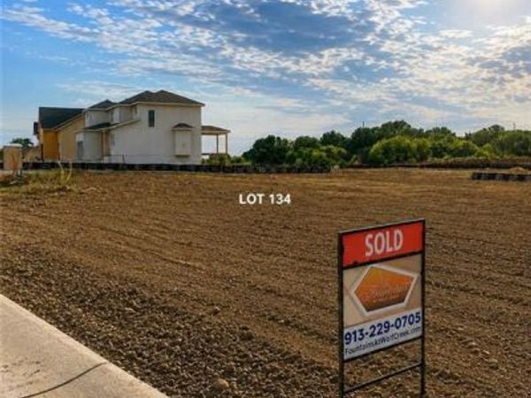18922 W 193rd Terrace, Spring Hill, KS 66071