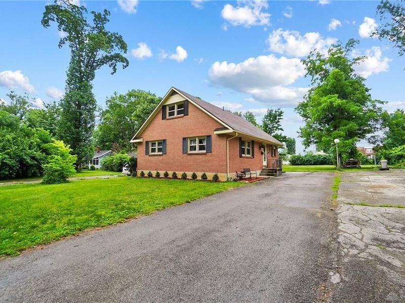 364 Park End Drive, Dayton, OH 45415 Photo 2