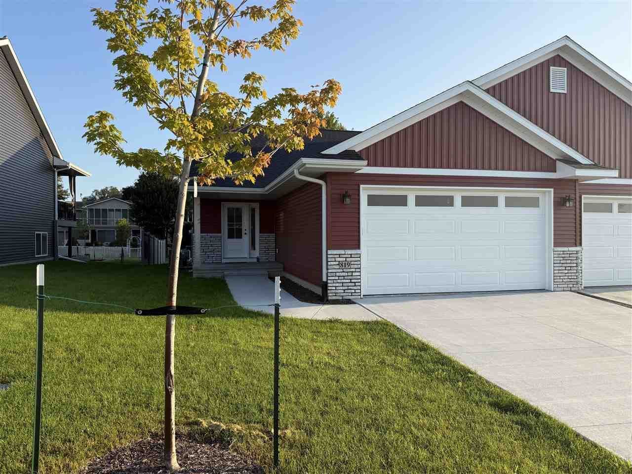 819 Prairie View Dr, West Branch, IA 52358 Main Photo