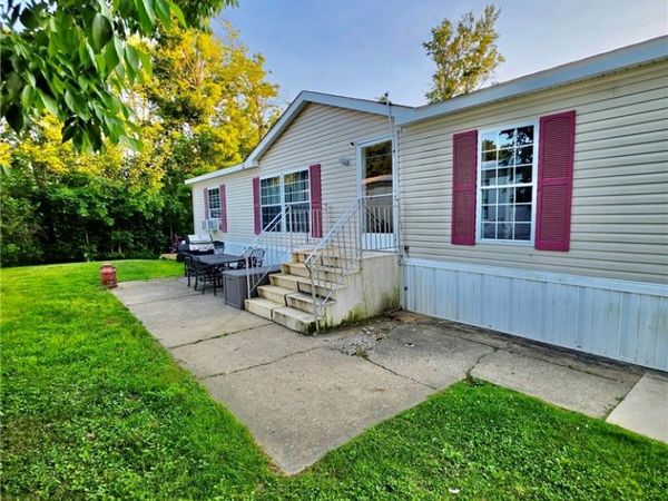 6390 Linda Lane, Ravenna, OH 44266