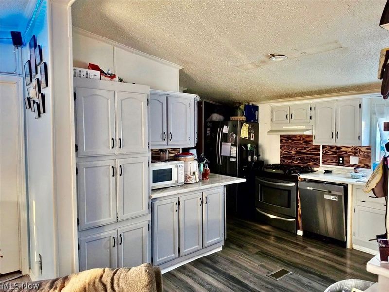 6390 Linda Lane, Ravenna, OH 44266 Photo 4