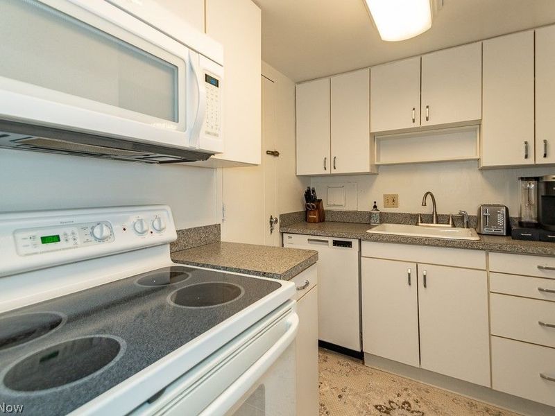 19201 Van Aken Boulevard, Unit 313, Shaker Heights, OH 44122 Photo 10