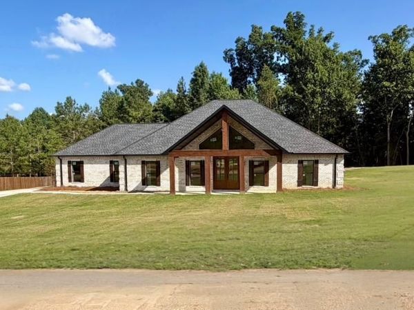 111 Auburn Pl., Tupelo, MS 38804