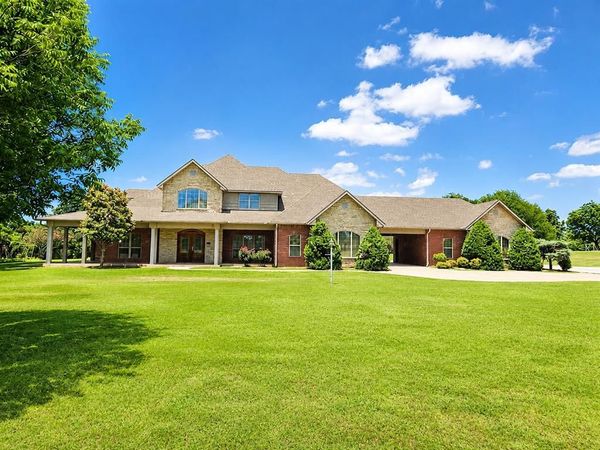 1419 W Royal Oaks Road, Pauls Valley, OK 73075
