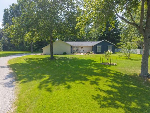 2405 S Washington Street, Salem, IL 62881