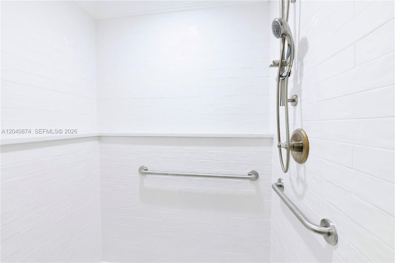 1188 Breezy Way , Unit 6D, Sebastian, FL 32958 Photo