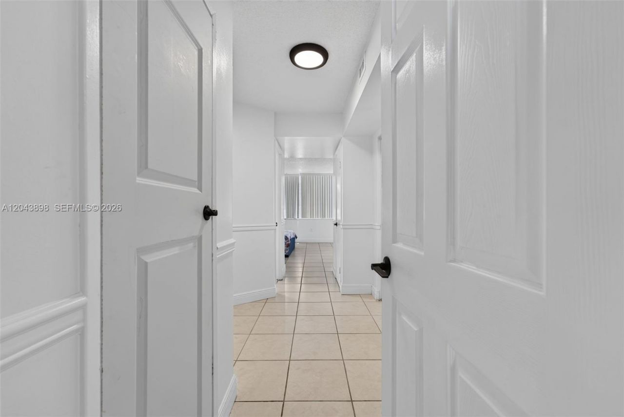 1780 NE 191st St , Unit 100-2, Miami, FL 33179 Photo