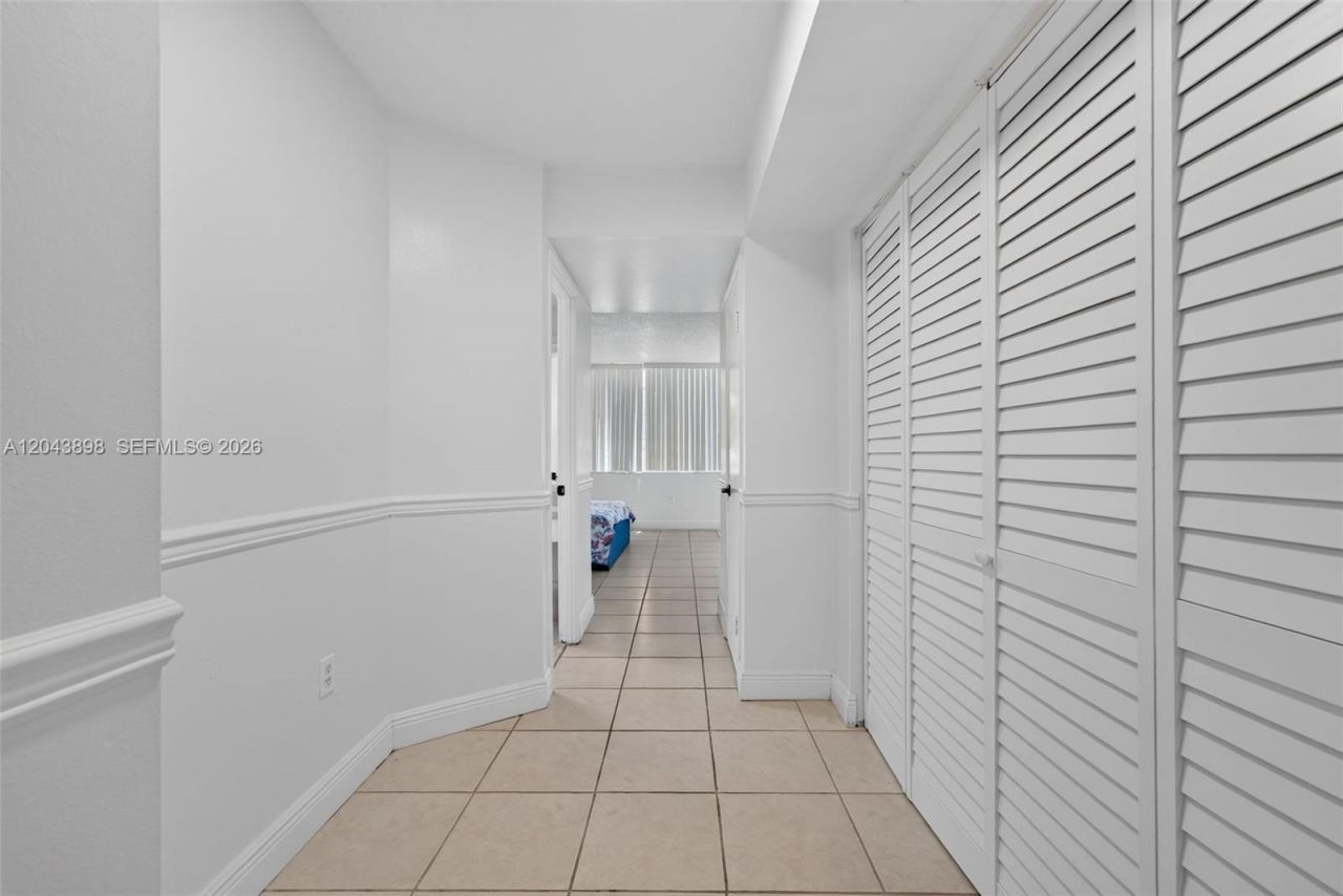 1780 NE 191st St , Unit 100-2, Miami, FL 33179 Photo