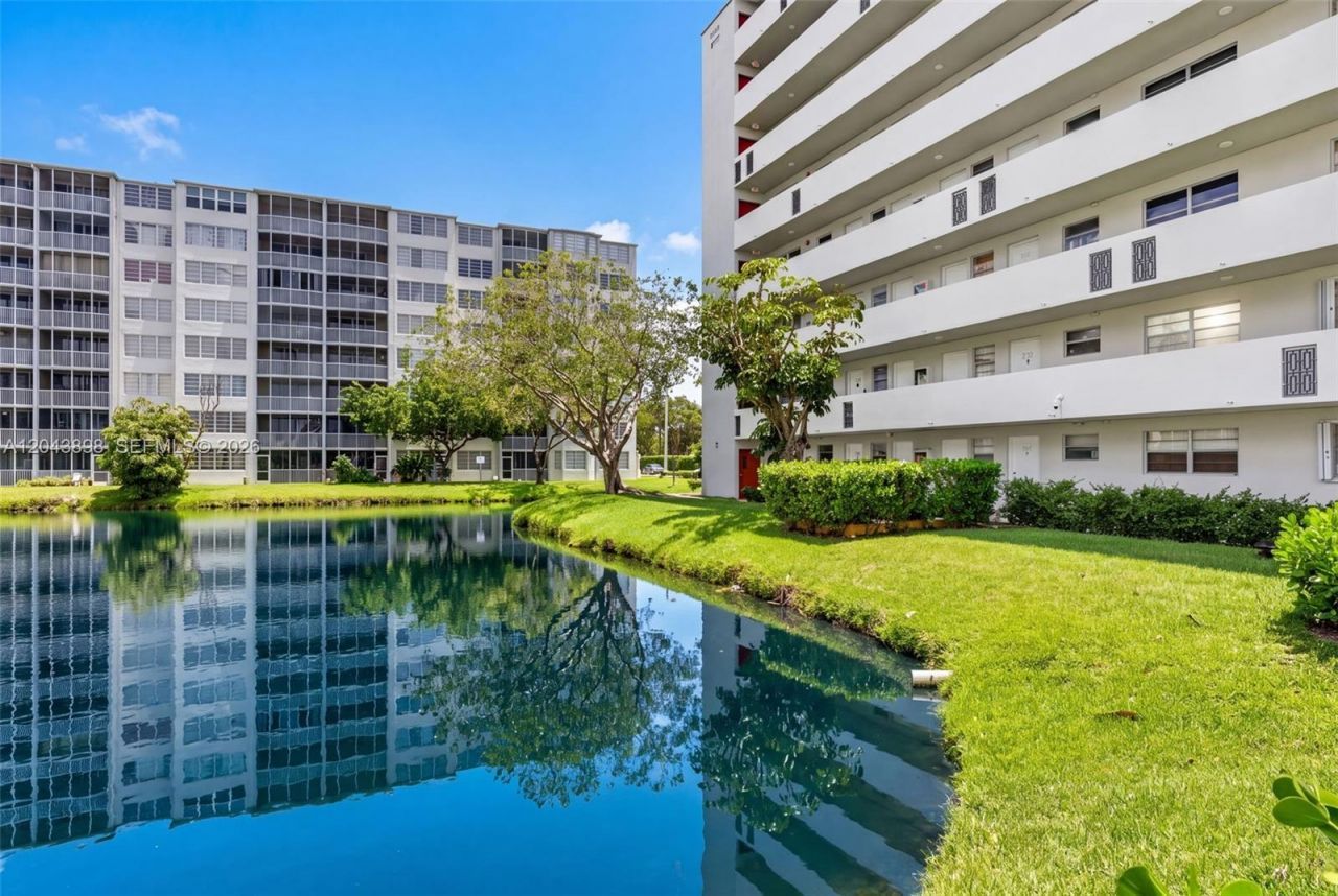 1780 NE 191st St , Unit 100-2, Miami, FL 33179 Photo