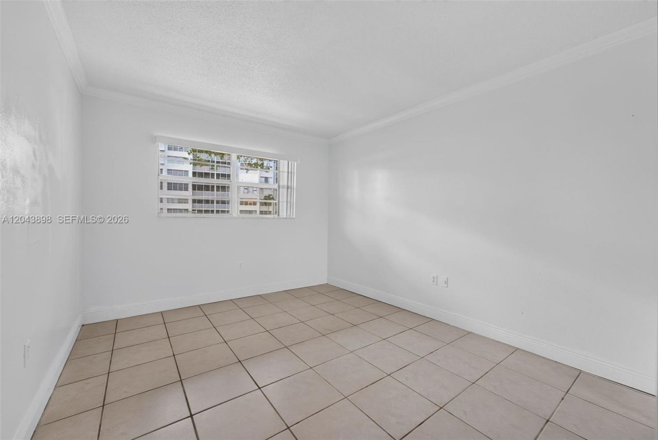 1780 NE 191st St , Unit 100-2, Miami, FL 33179 Photo