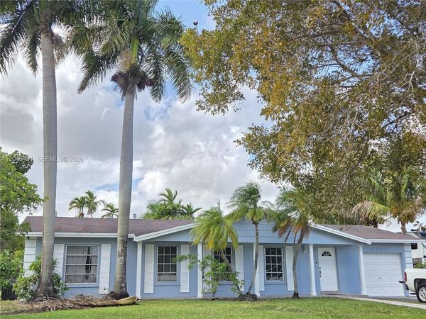 12061 SW 119th St , Miami, FL 33186