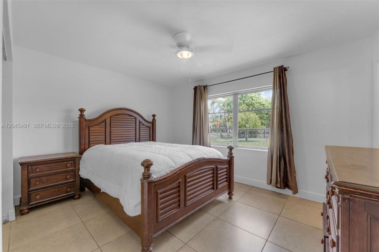 12061 SW 119th St , Miami, FL 33186 Photo