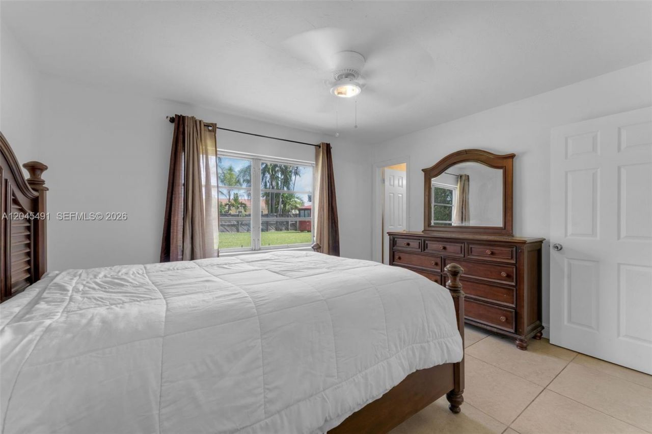 12061 SW 119th St , Miami, FL 33186 Photo