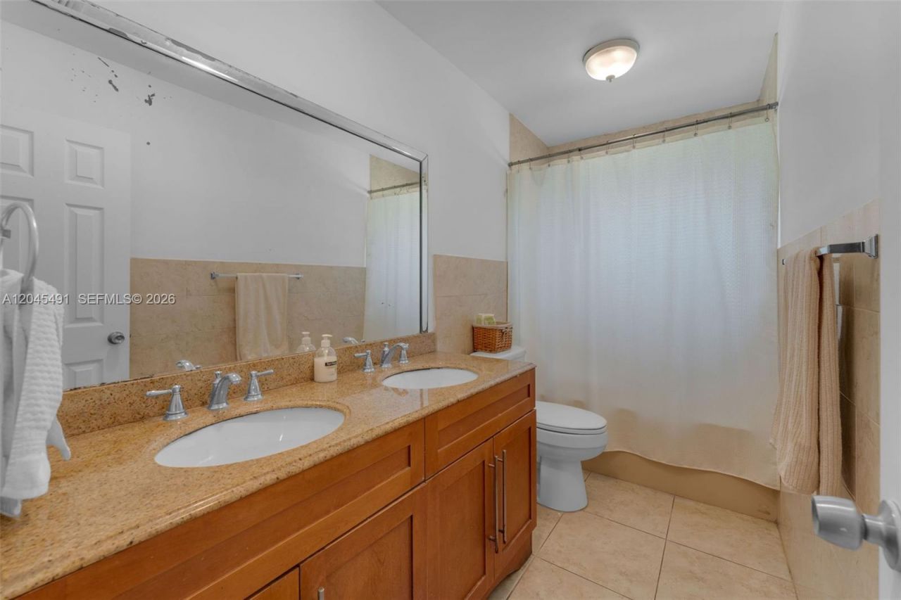 12061 SW 119th St , Miami, FL 33186 Photo