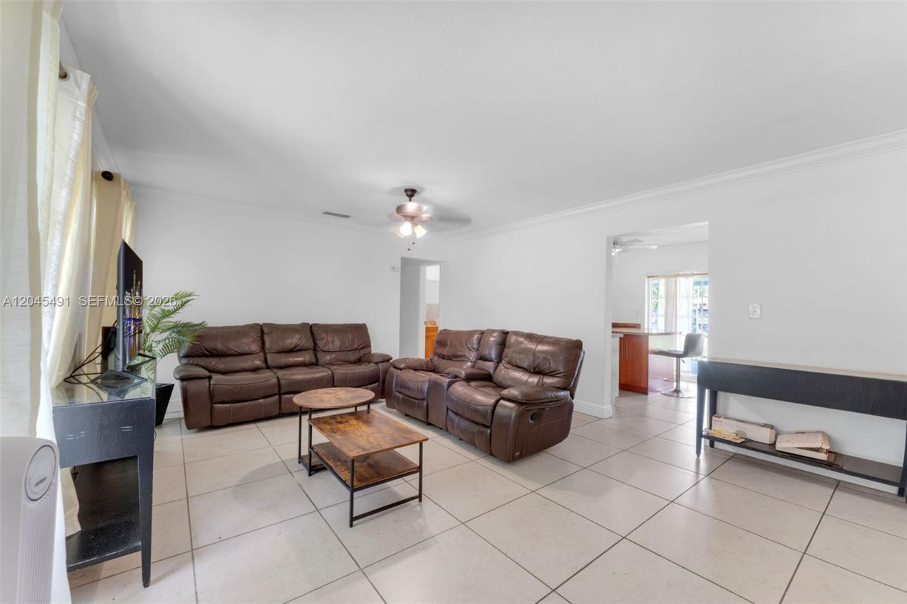 12061 SW 119th St , Miami, FL 33186 Photo