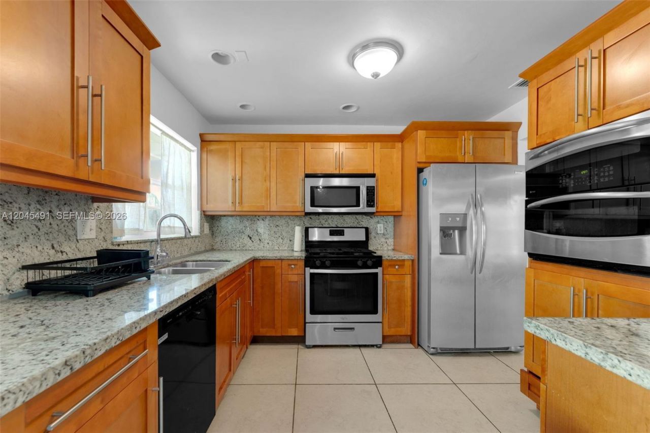 12061 SW 119th St , Miami, FL 33186 Photo