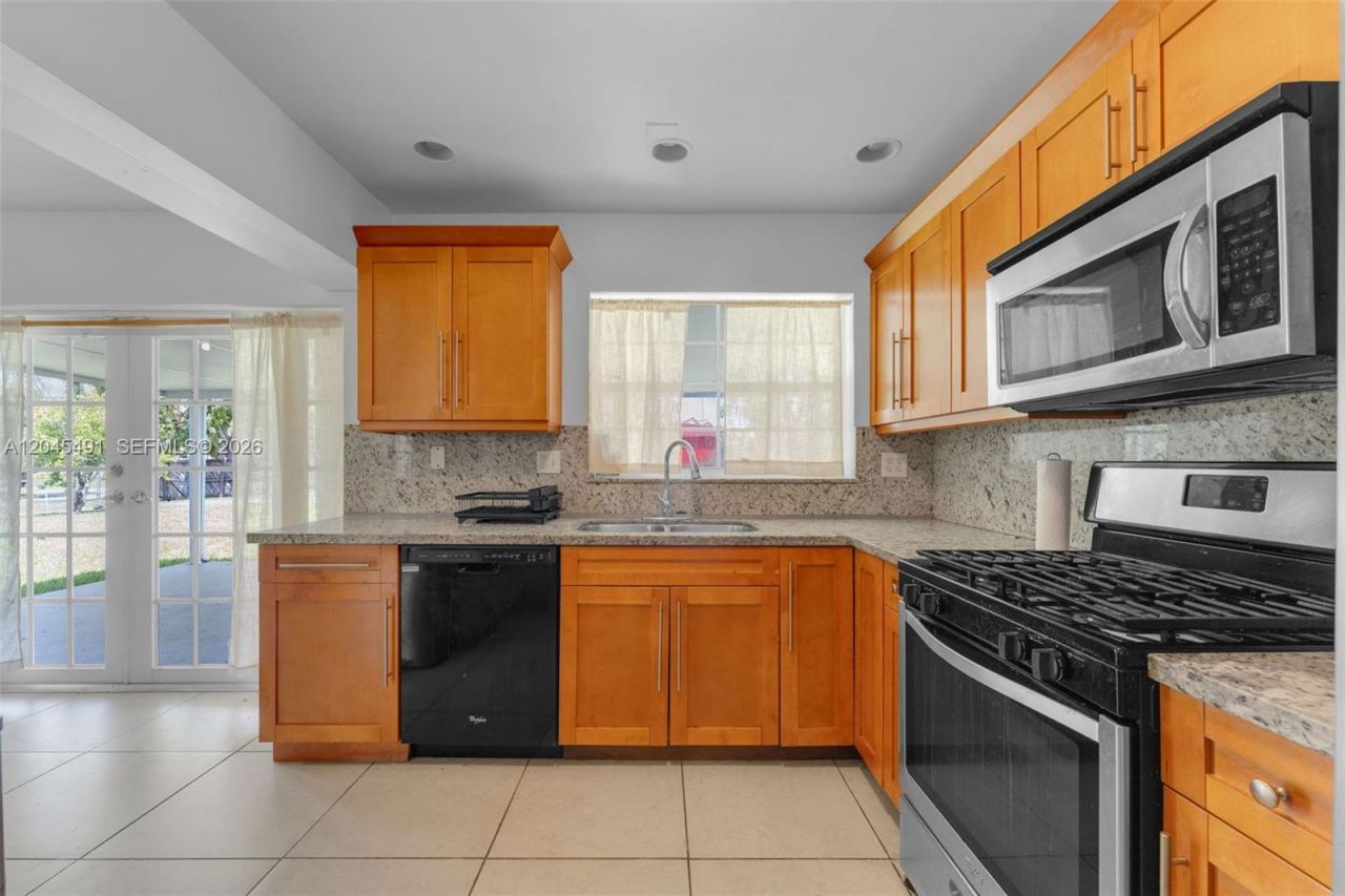 12061 SW 119th St , Miami, FL 33186 Photo
