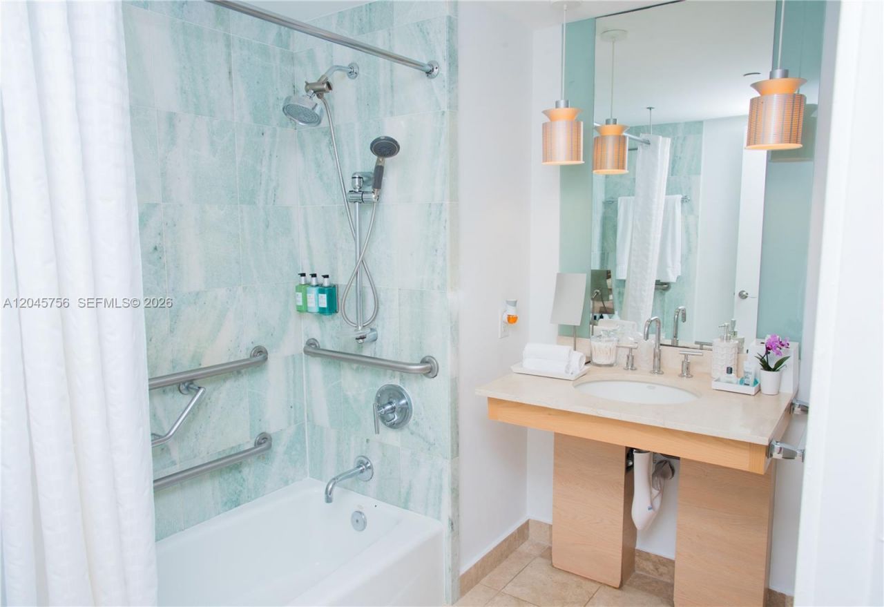 18683 Collins Ave, Unit 1610, Sunny Isles Beach, FL 33160 Photo