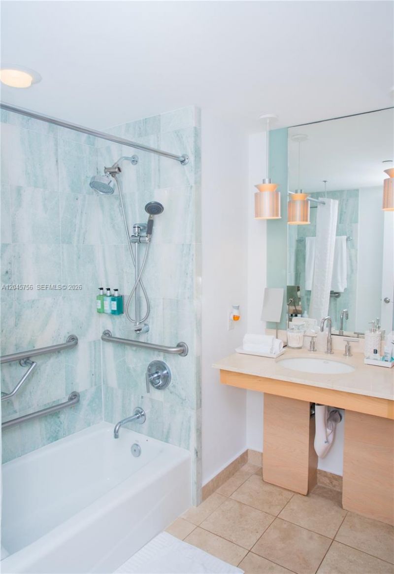 18683 Collins Ave, Unit 1610, Sunny Isles Beach, FL 33160 Photo