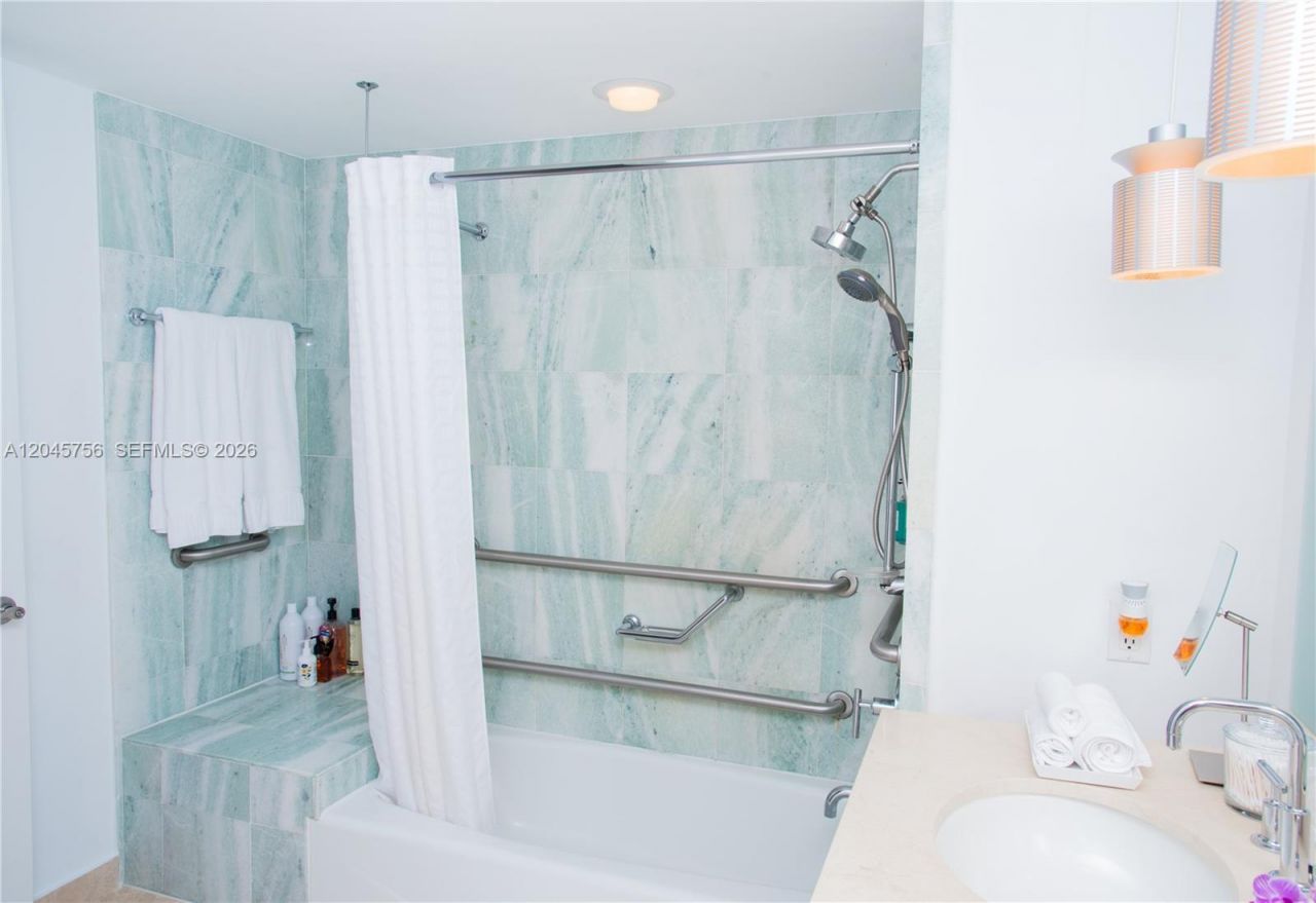 18683 Collins Ave, Unit 1610, Sunny Isles Beach, FL 33160 Photo