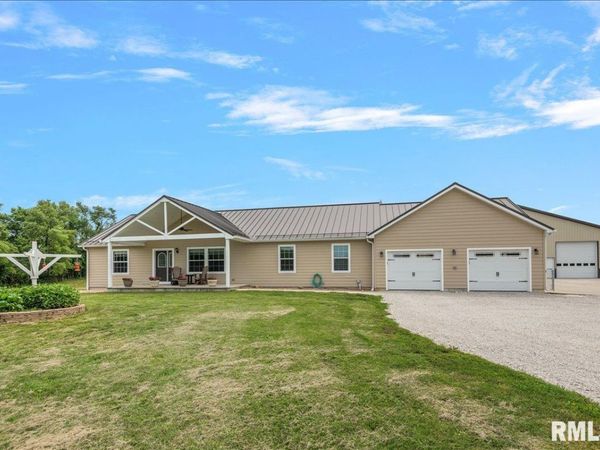 836 E 1800 N Road, Taylorville, IL 62658