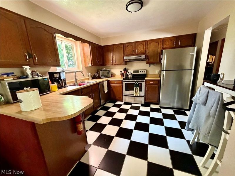 112 Berry Lane, Marietta, OH 45750 Photo 8