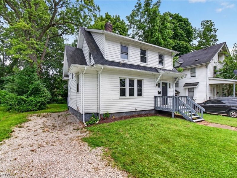 471 Beechwood Drive, Akron, OH 44320 Photo 2