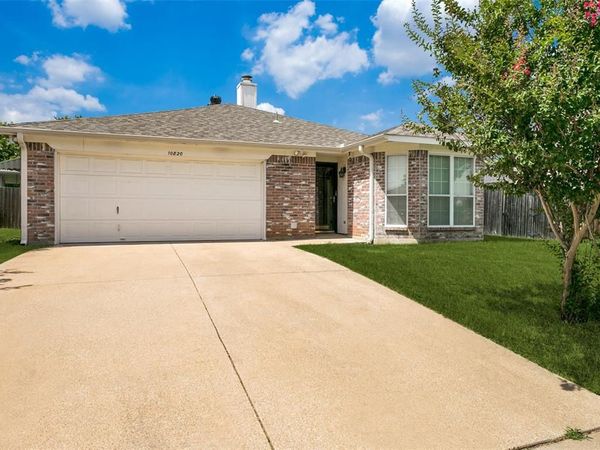 10820 Pebblecreek Court, Benbrook, TX 76126