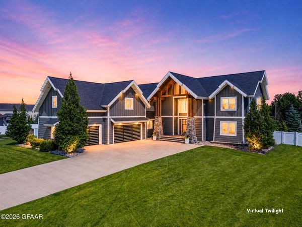 580 BEACON Circle, Grand Forks, ND 58201