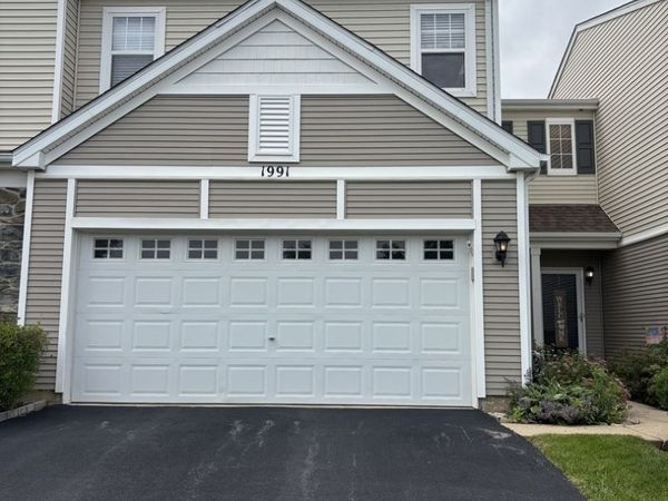 1991 Cobblestone Drive, Carpentersville, IL 60110