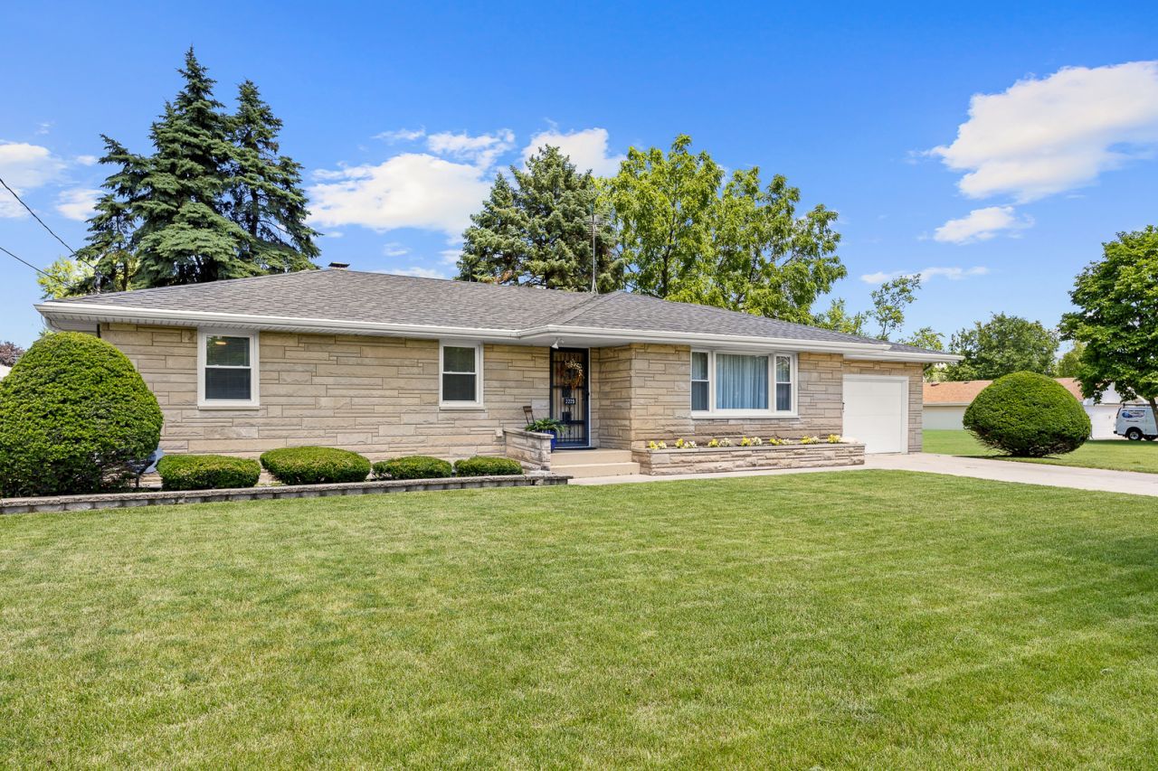 2225 W Arden Place, Joliet, IL 60435 Main Photo