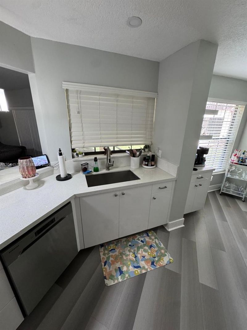 9267 W Sunrise Blvd , Plantation, FL 33322 Photo