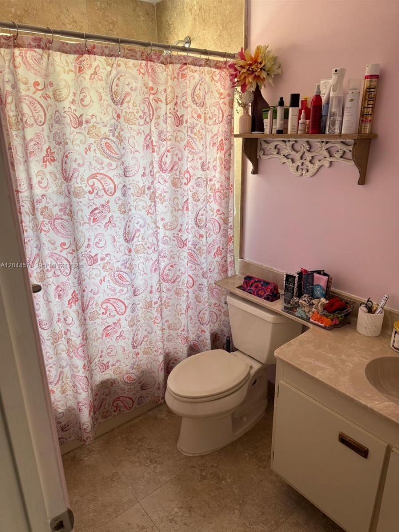 9267 W Sunrise Blvd , Plantation, FL 33322 Photo