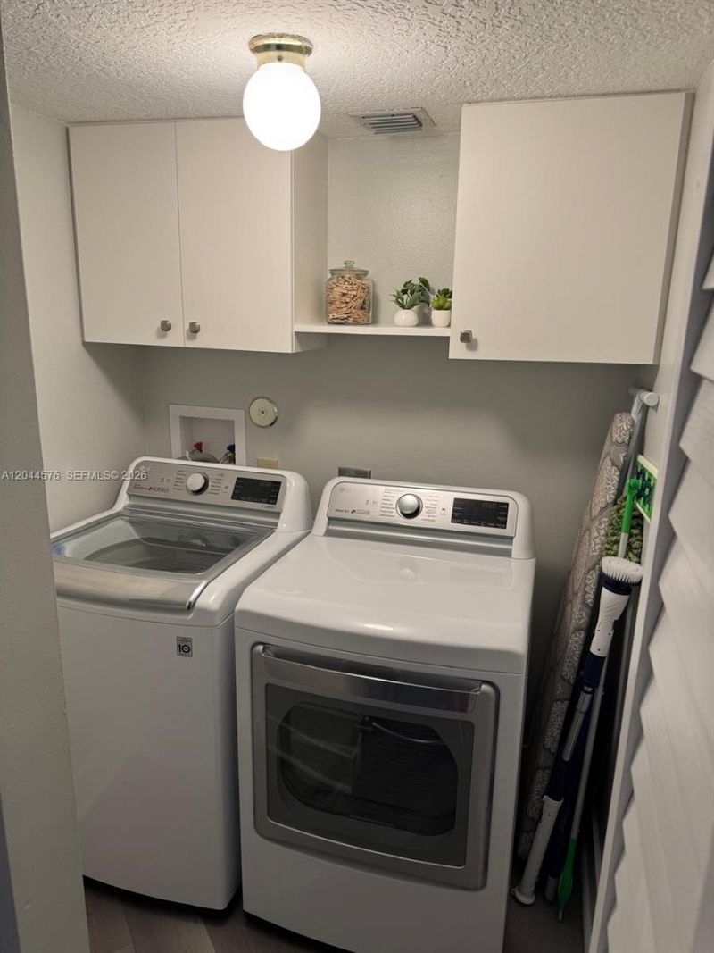 9267 W Sunrise Blvd , Plantation, FL 33322 Photo