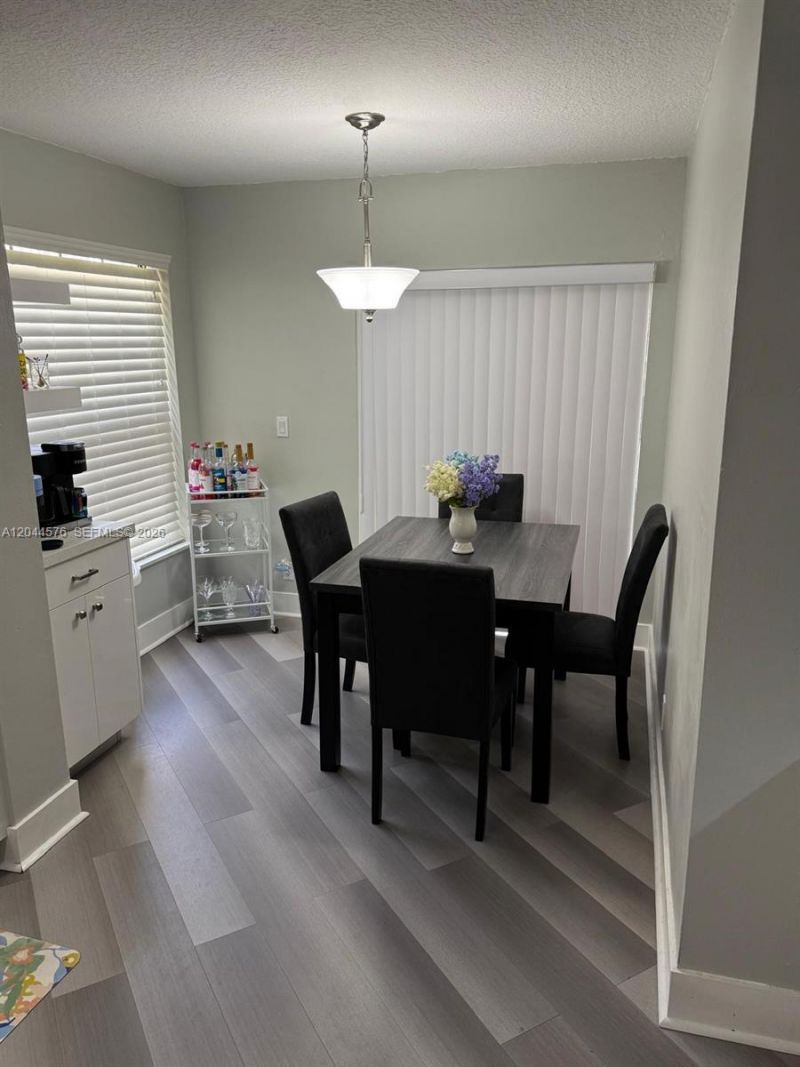 9267 W Sunrise Blvd , Plantation, FL 33322 Photo