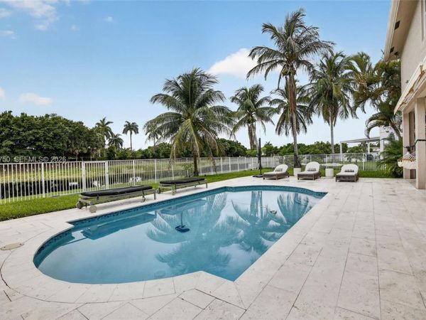 981 Waterside Cir , Weston, FL 33327