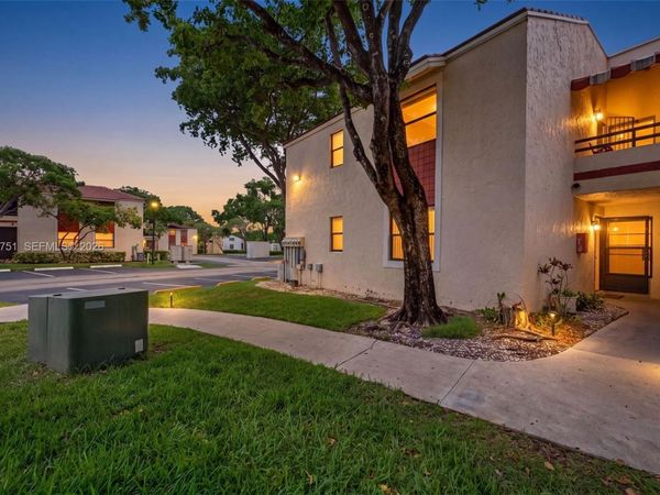 20065 NE 3rd Ct , Unit 5, Miami, FL 33179