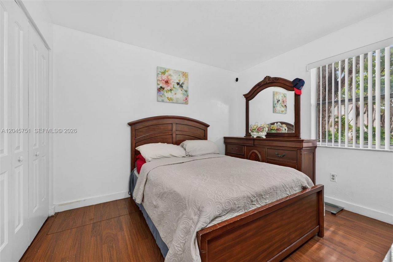 20065 NE 3rd Ct, Unit 5, Miami, FL 33179 Photo