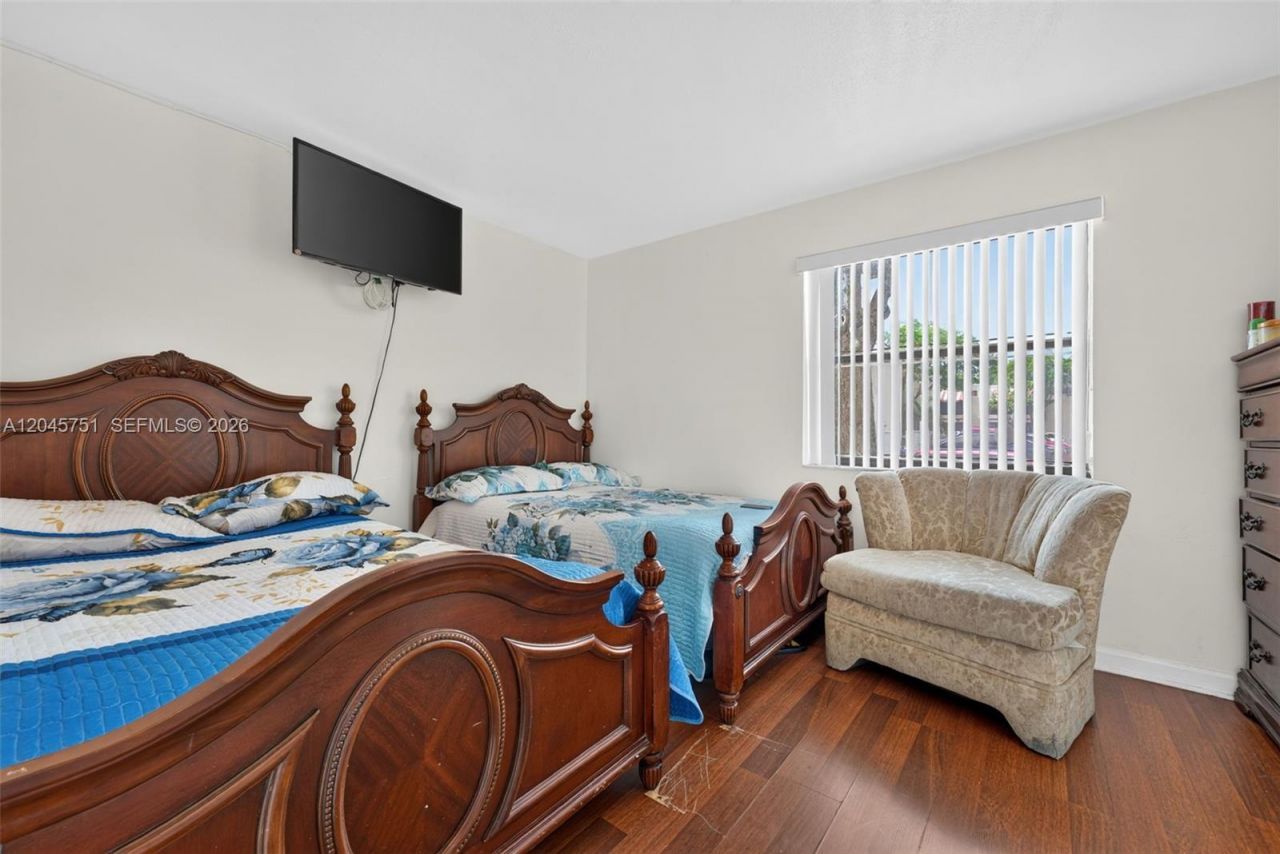 20065 NE 3rd Ct, Unit 5, Miami, FL 33179 Photo
