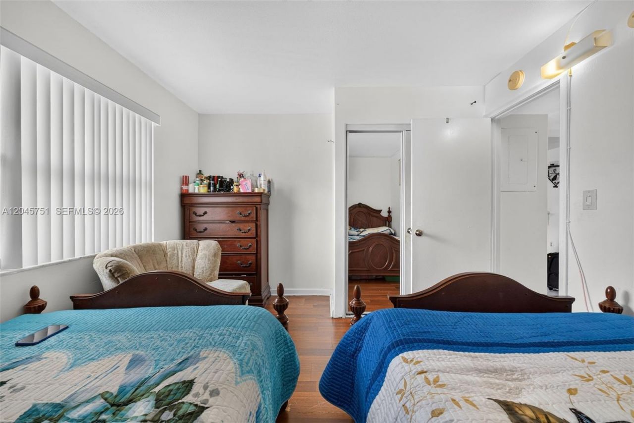 20065 NE 3rd Ct, Unit 5, Miami, FL 33179 Photo