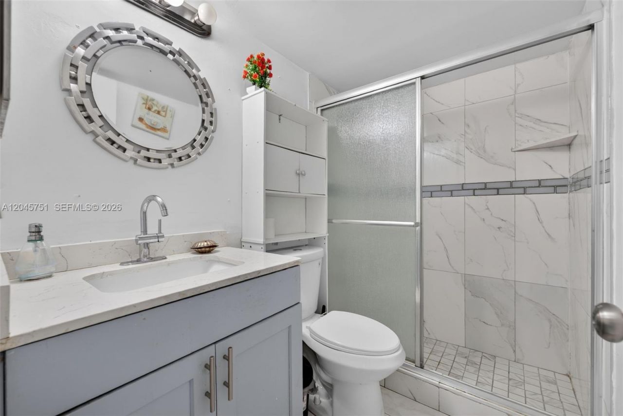 20065 NE 3rd Ct, Unit 5, Miami, FL 33179 Photo