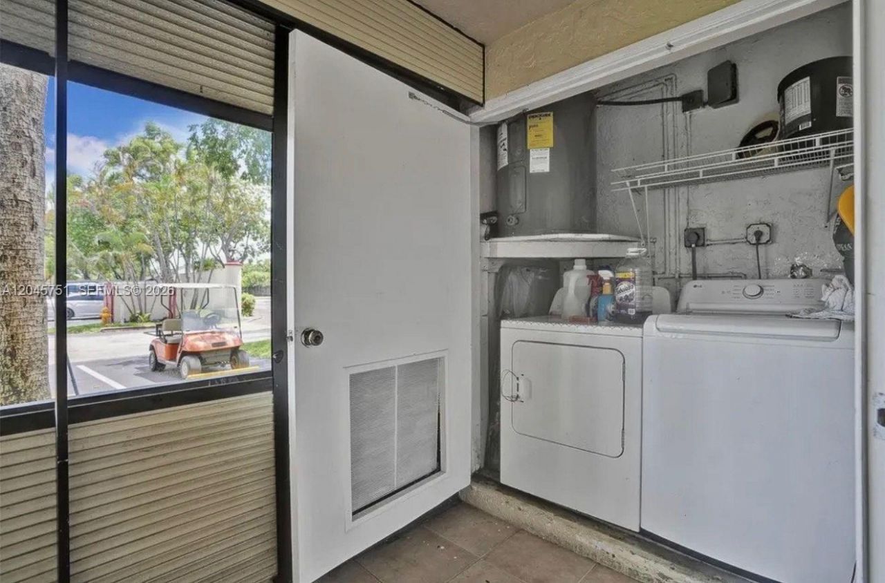 20065 NE 3rd Ct, Unit 5, Miami, FL 33179 Photo