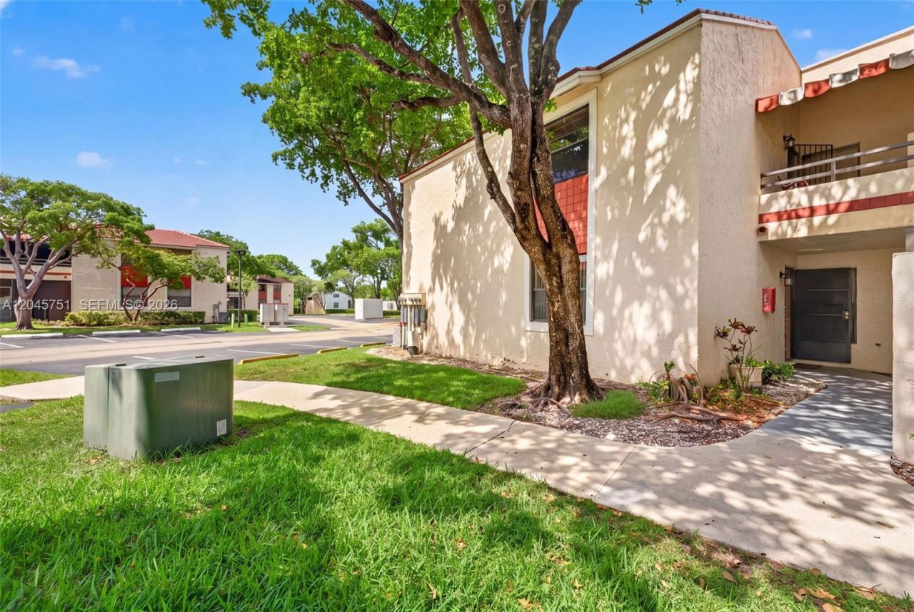 20065 NE 3rd Ct, Unit 5, Miami, FL 33179 Photo