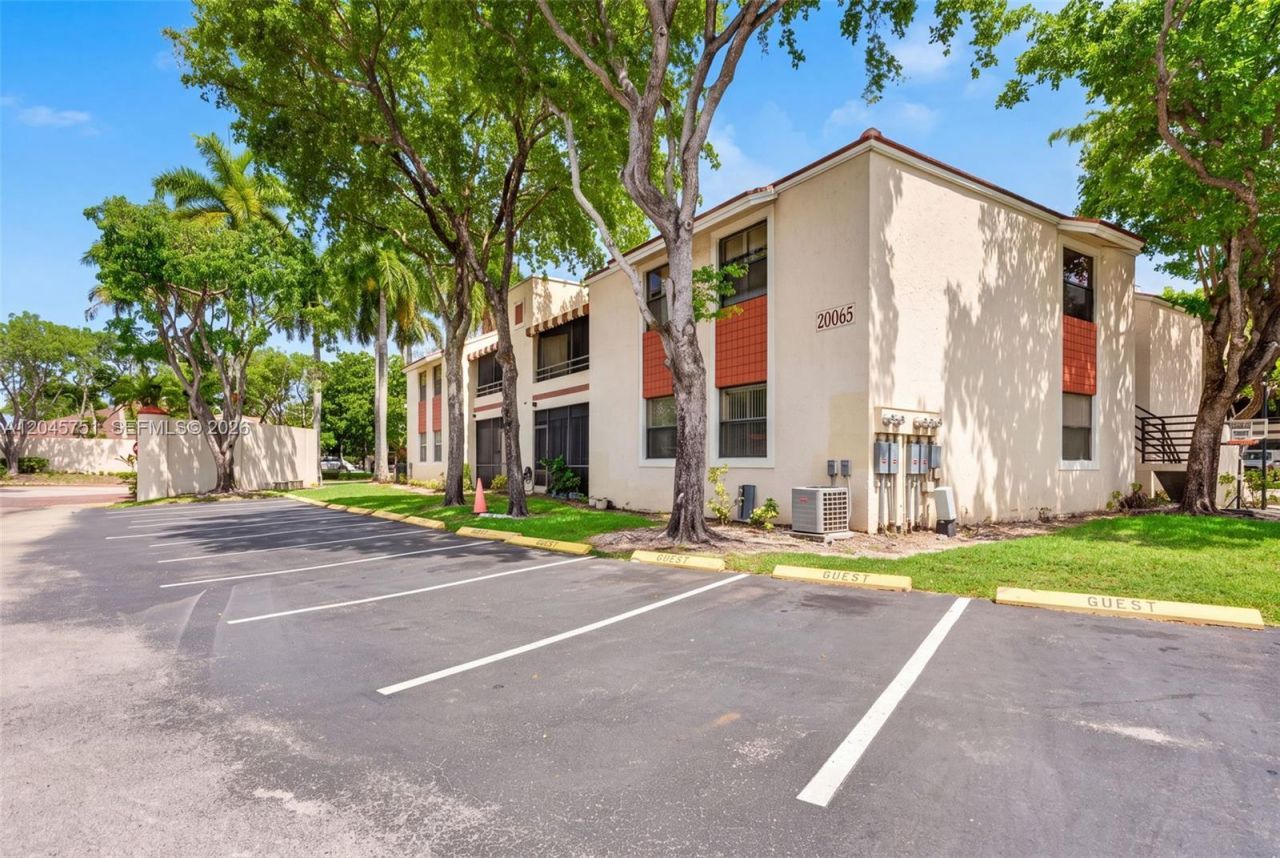 20065 NE 3rd Ct, Unit 5, Miami, FL 33179 Photo