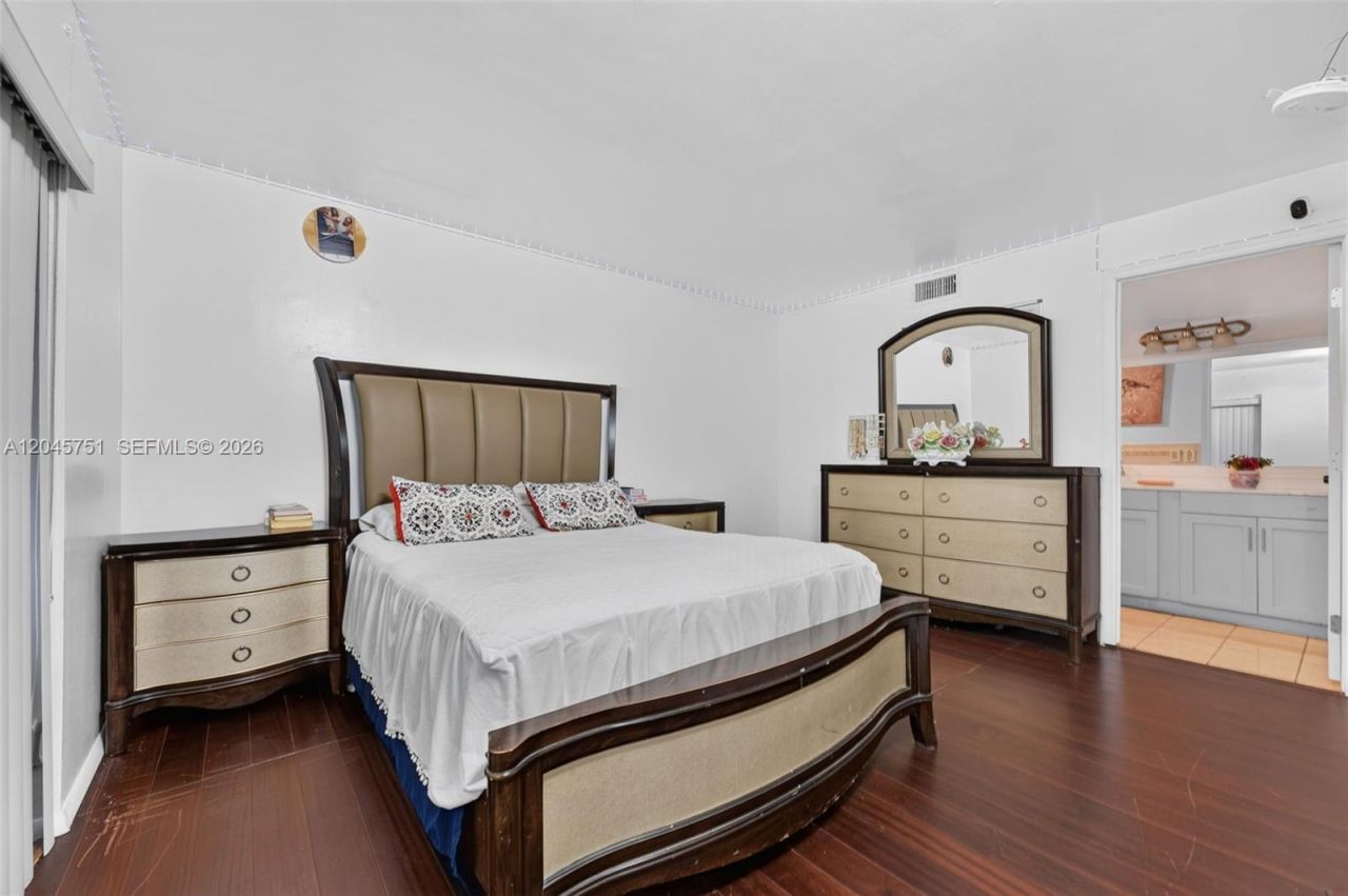 20065 NE 3rd Ct, Unit 5, Miami, FL 33179 Photo