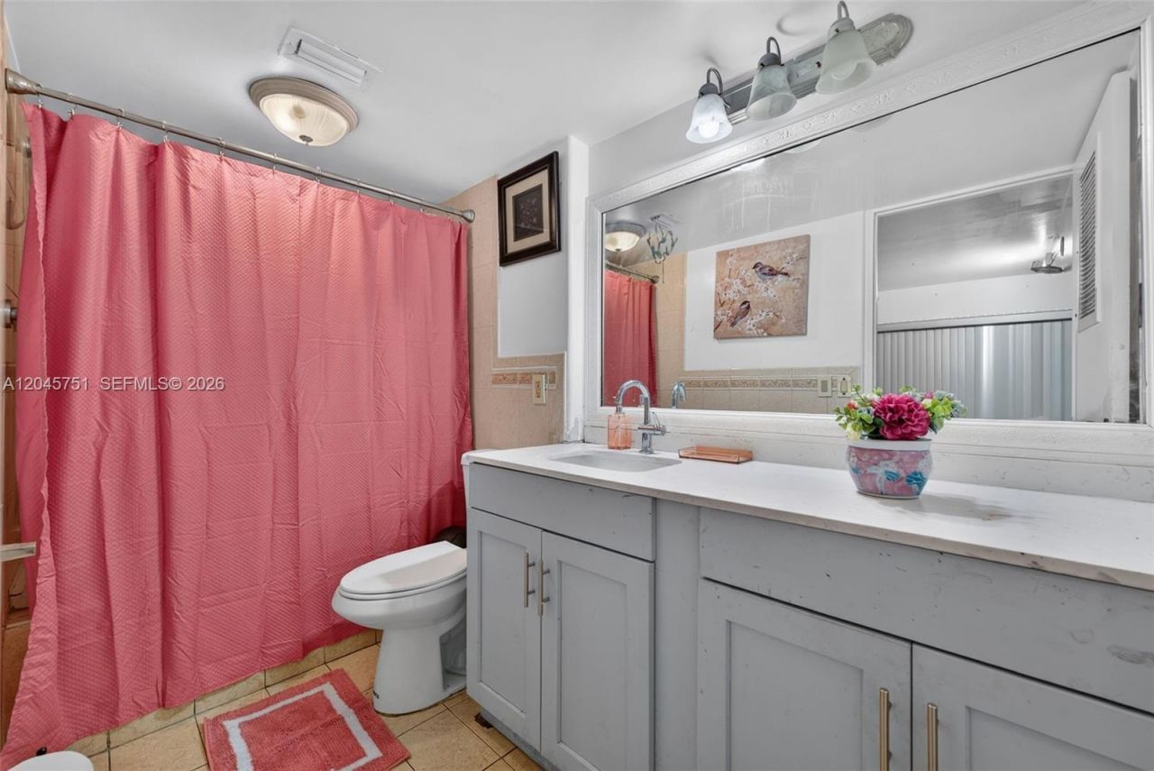 20065 NE 3rd Ct, Unit 5, Miami, FL 33179 Photo