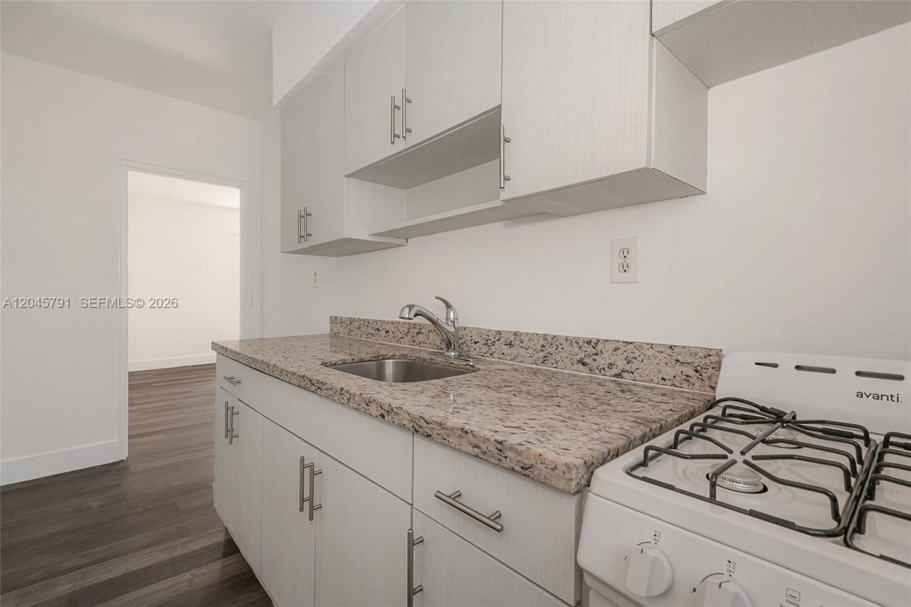 8340 Crespi Blvd , Unit 20, Miami Beach, FL 33141 Photo